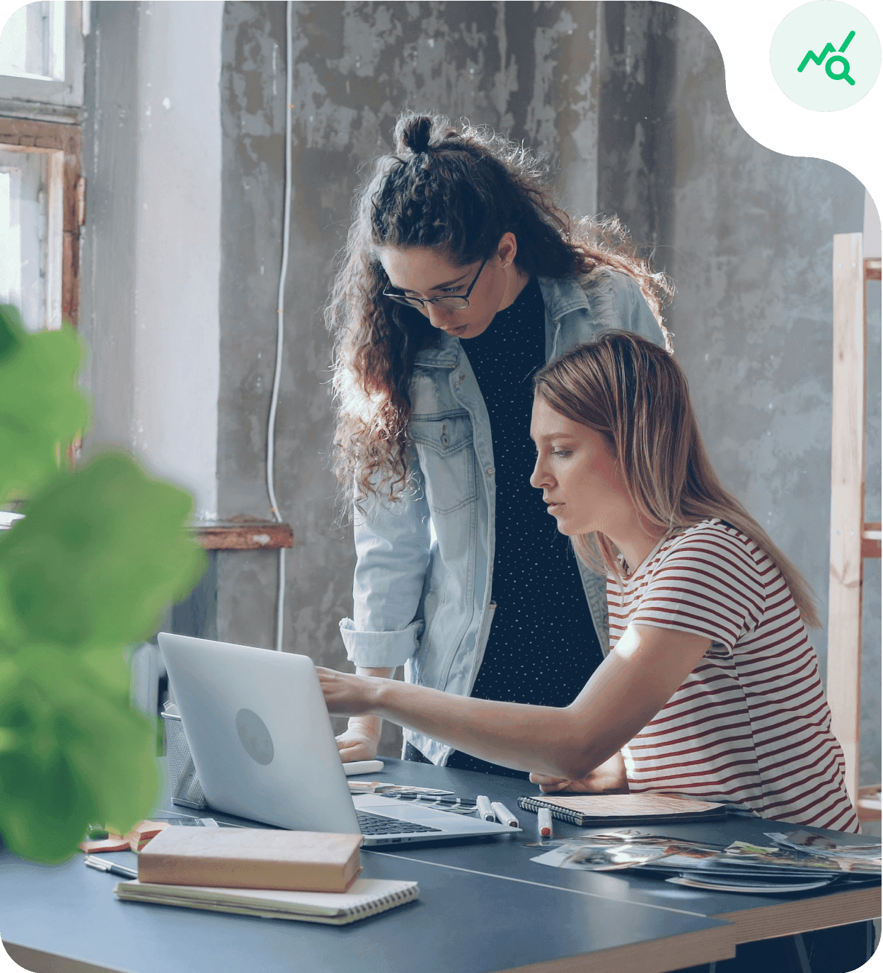 Personnes collaborant ensemble