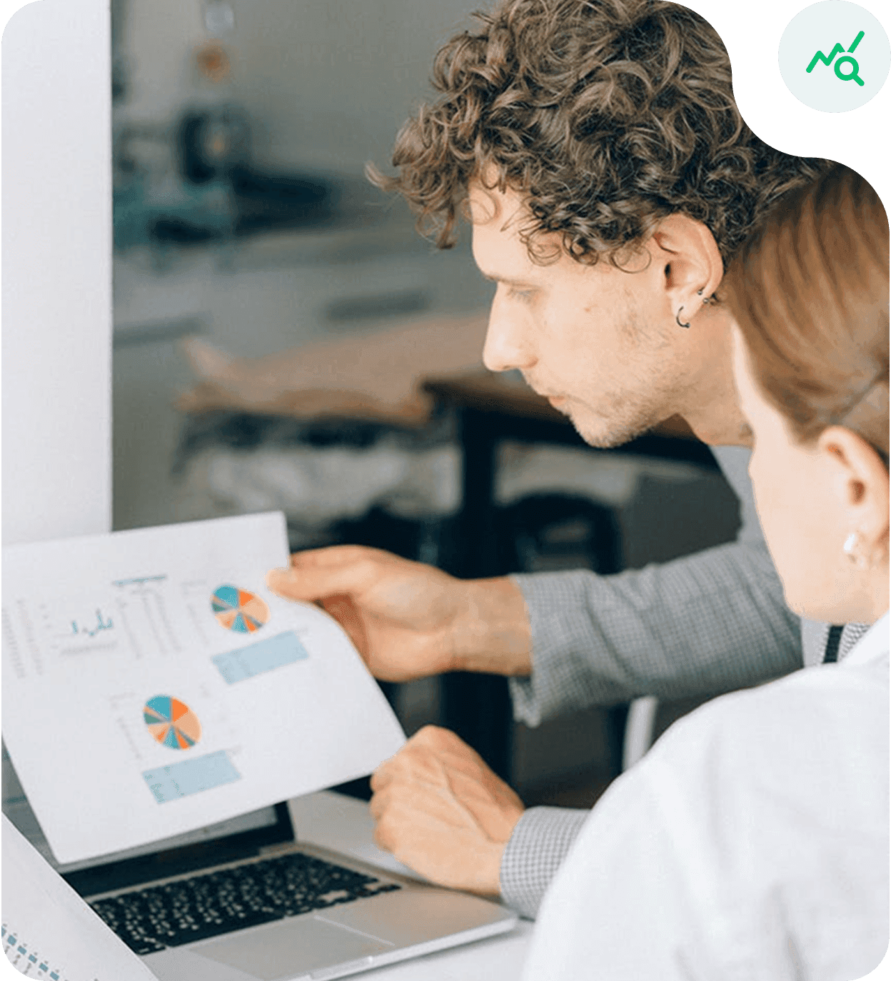 Client Jane se fait aider par un expert