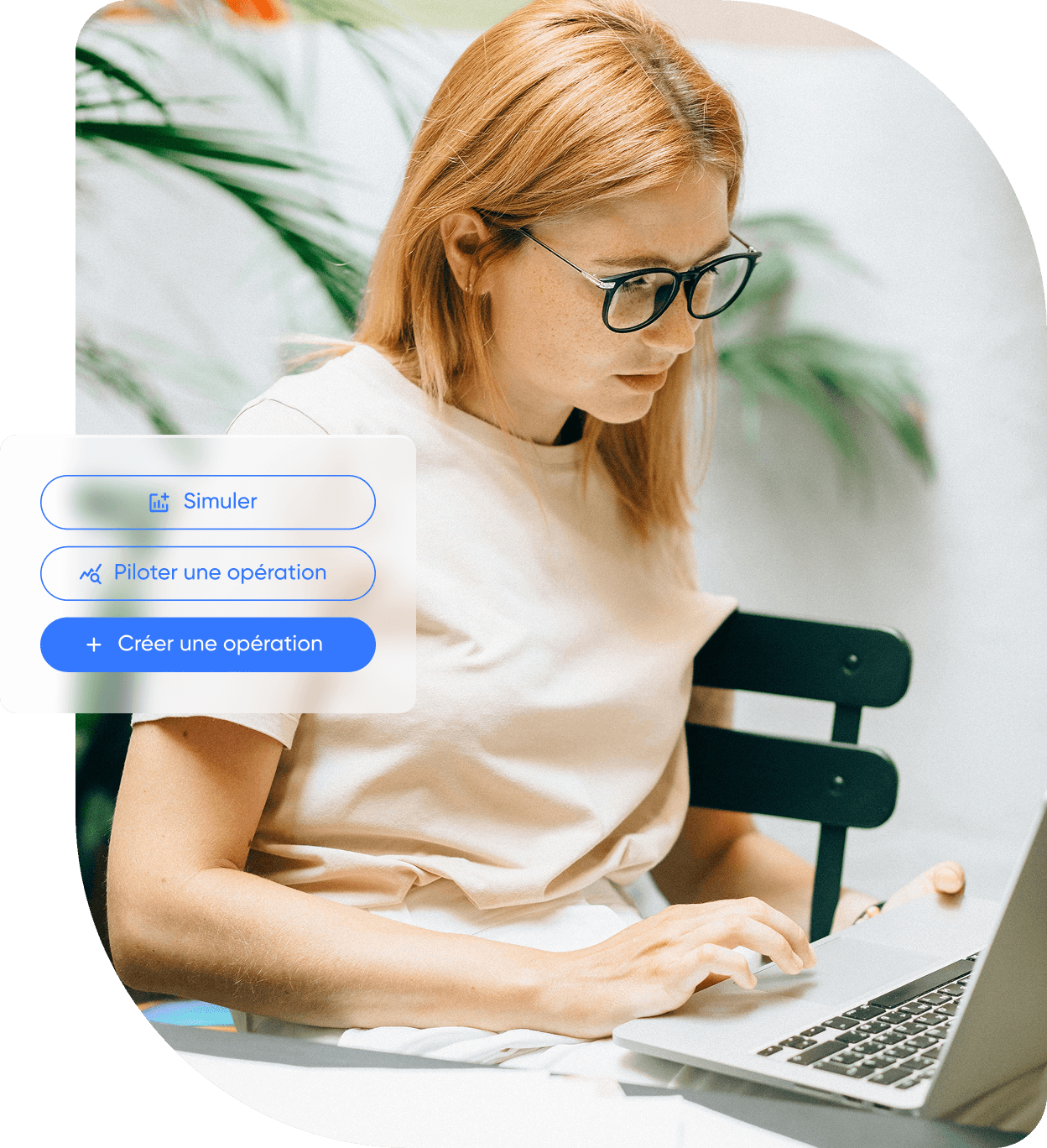 Cliente Jane travaillant avec un ordinateur