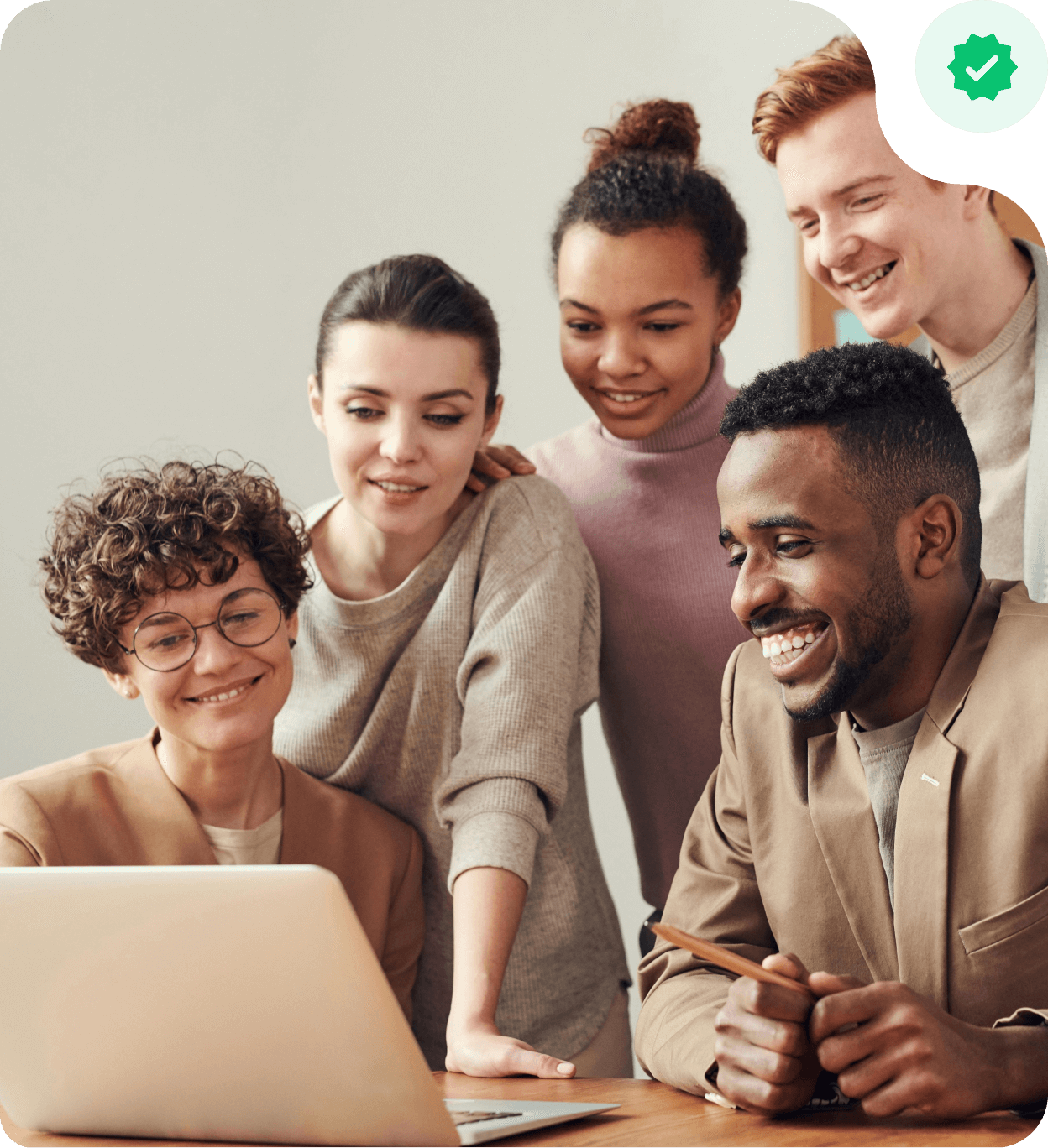 Personnes collaborant ensemble